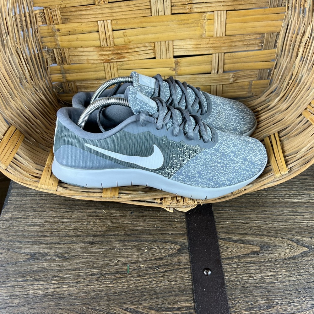 Womens Nike size 9
